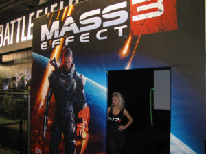 La porte d'entrée du stand Mass Effect 3 est bien gardée